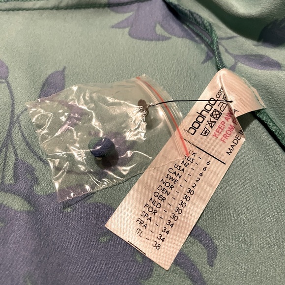 NWOT Vivid floral patterned blouse XS - Picture 4 of 9